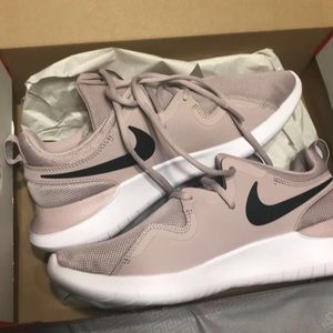 Women’s Nike shoes
